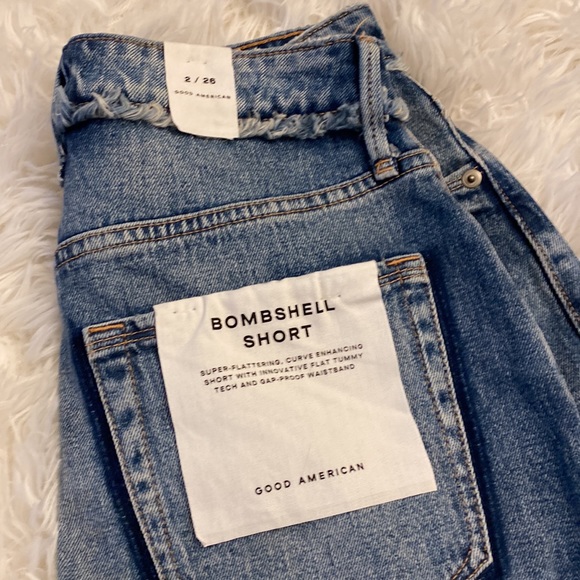 NWT $119 Good American Bombshell Flat Tummy Raw Distressed Denim Shorts women’s - Picture 5 of 9